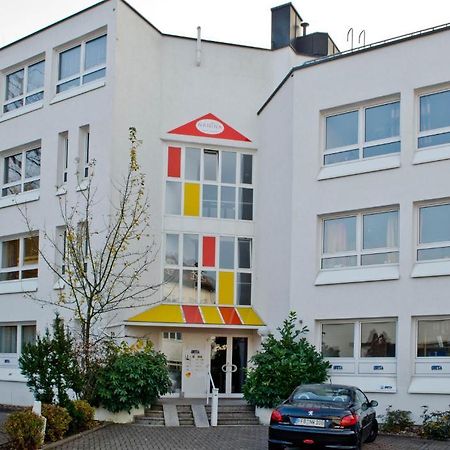 Hostel Nanina Groebenzell Exterior photo