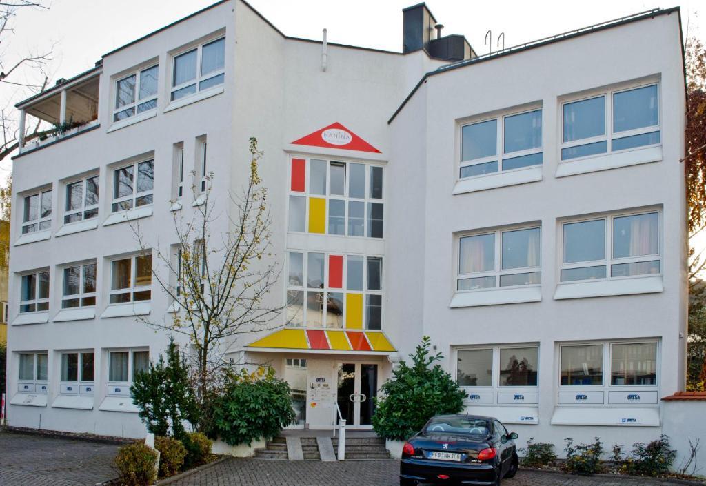 Hostel Nanina Groebenzell Exterior photo